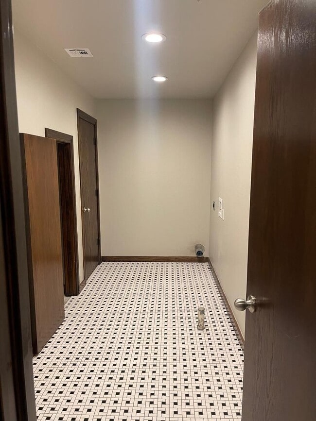 Photo - AMAZING CENTRAL NORMAN APARTMENT FOR LEASE