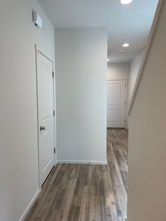 Photo - Spacious Vancouver Home in Cul-De-Sac With A Loft & Premium Deck!