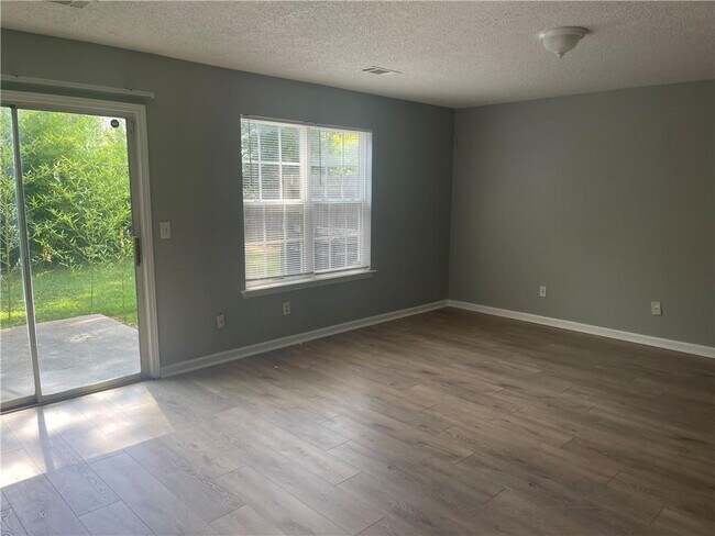 End unit in Creekview Commons