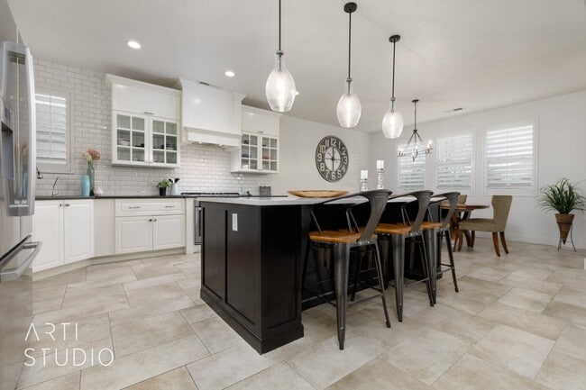 Photo - 3741 Kenzies Way