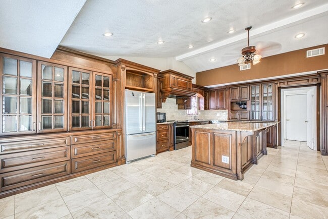 Photo - Beautiful House with 4 bed - 2 baths - office & covered big Jacuzzi