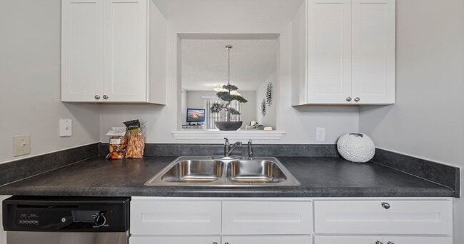 Kitchen-02-Seahawk-Retreat-Wilmington
