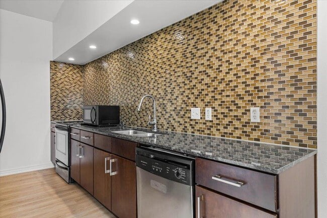 Building Photo - 2200 Dickson Dr Unit 227