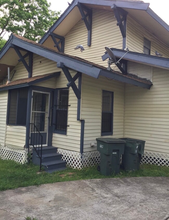 Photo - 3021 Procter St