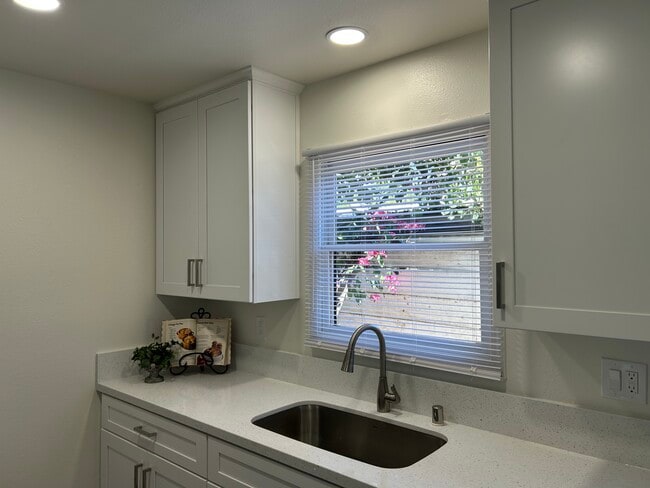 Photo - 629 S Glassell St