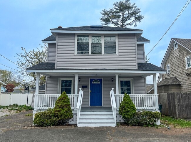Photo - Large 4-Bedroom, 1.5-Bath House with Ocean...