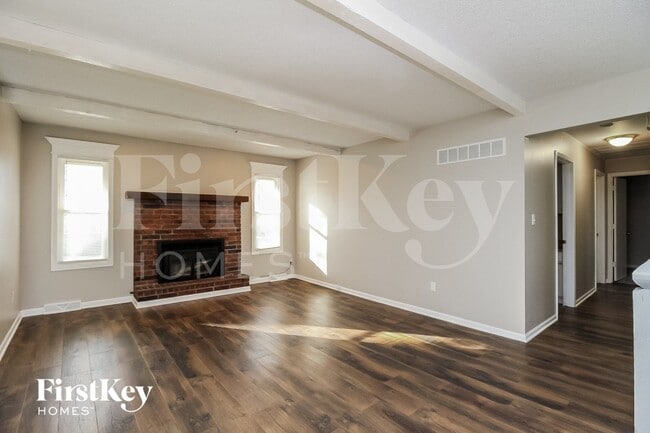 Photo - 707 NE 113 St