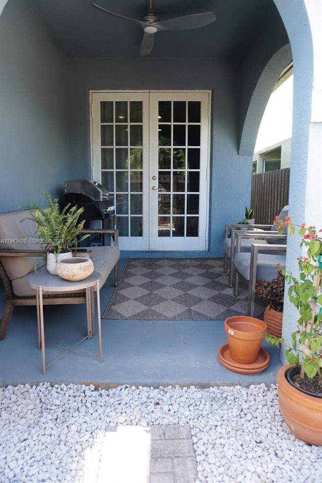 Photo - 1139 NE 3rd Ave