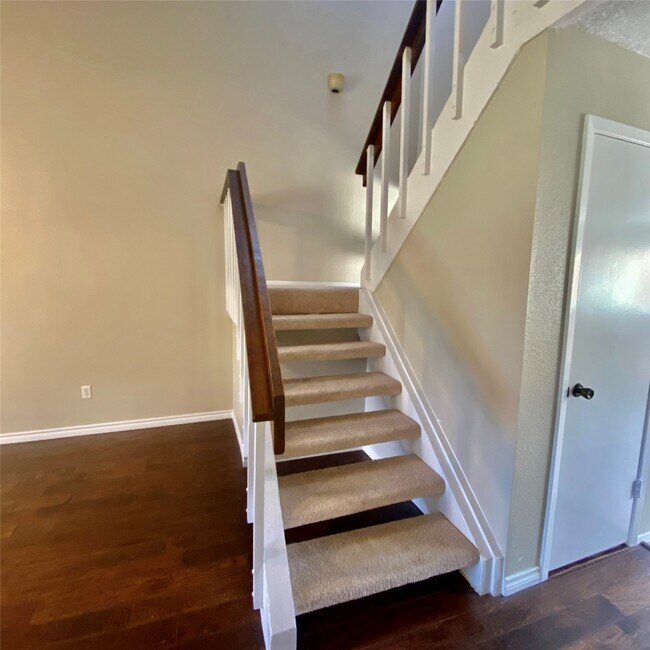 Photo - 11643 Southlake Dr