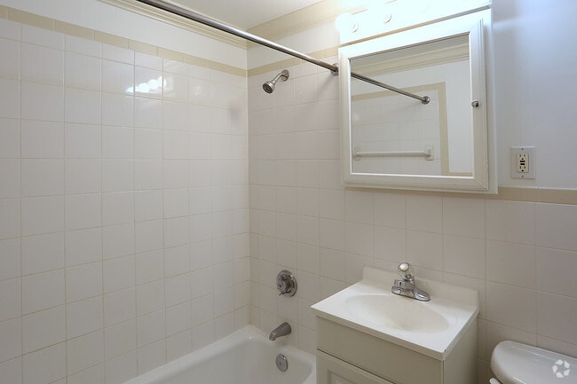 bathroom - Willow Park Apartments