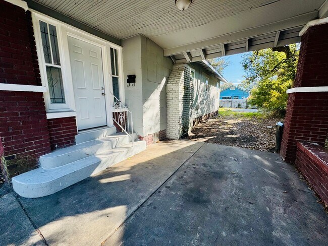 Photo - Completely renovated 4/2 Single Family home ! Available now!