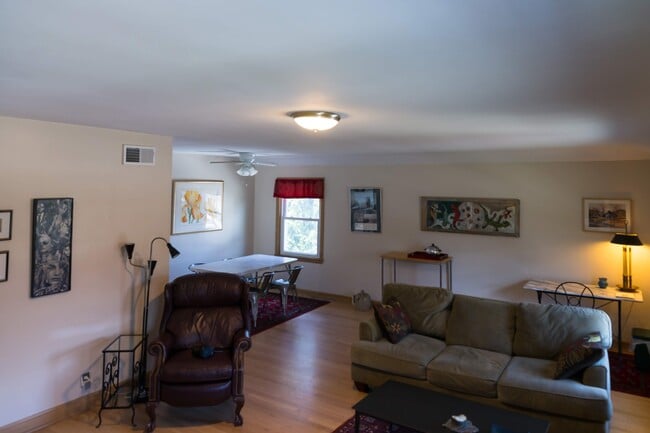 Photo - 2021 N 69th St