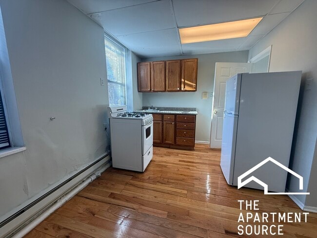 Building Photo - 4631 N Paulina St Unit 109