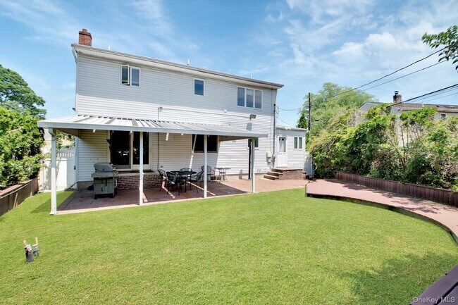 Photo - 977 Woodcliff Dr