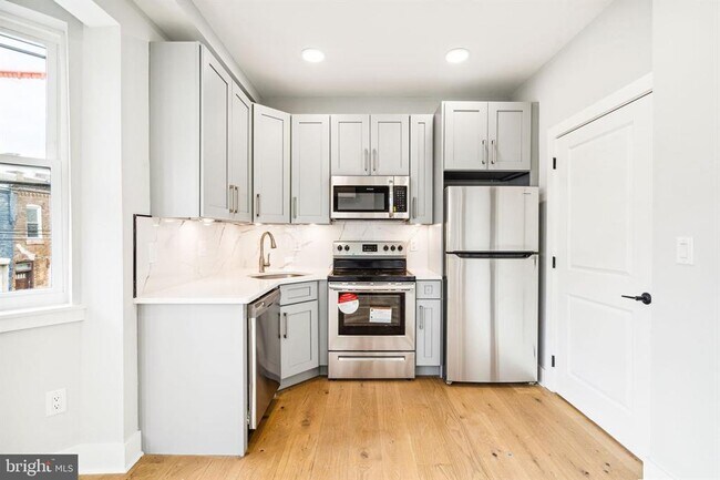 Kitchen - 2356 Gerritt St Unit 2