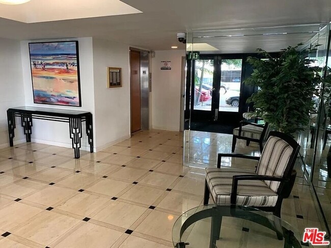 Photo - 1262 S Barrington Ave Unidad 203