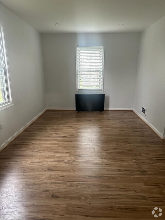 Building Photo - 4915 Tecumseh St Rental