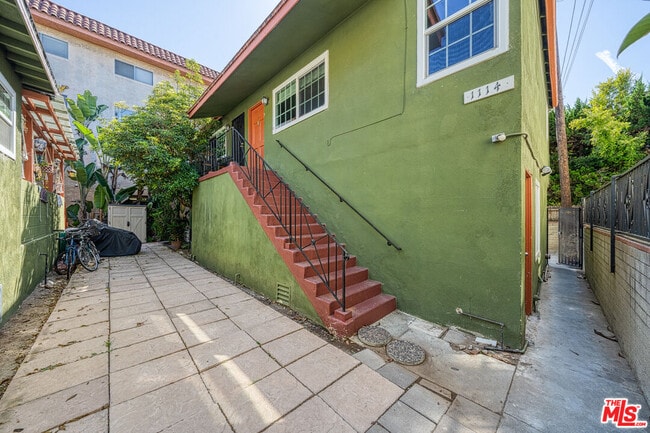 1112 Ocean Park Blvd Unidad D