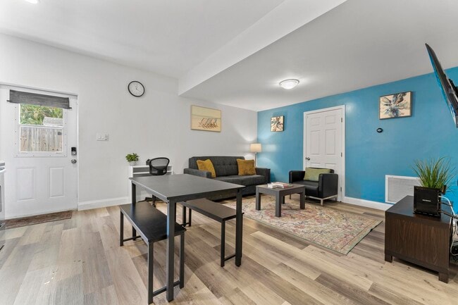 Photo - 727 Hampton Rd