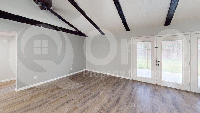 Photo - 633 Stroud Ln