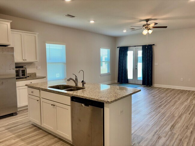 Photo - 492 Vermilion Cir