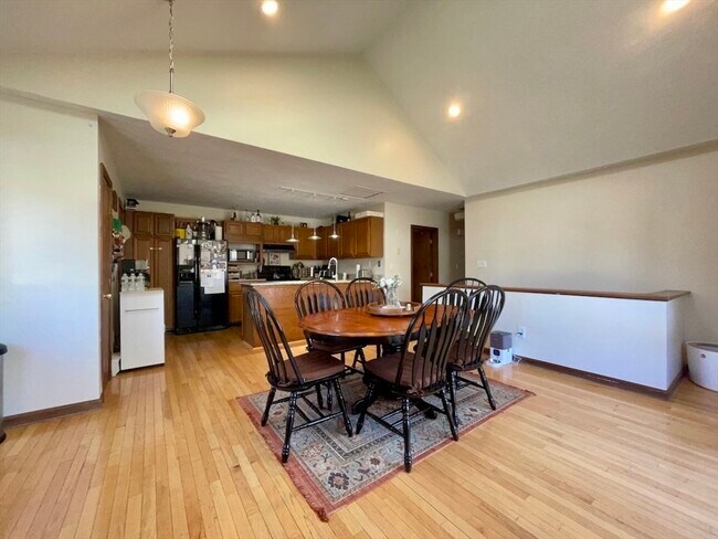 Photo - 15 Burghardt St