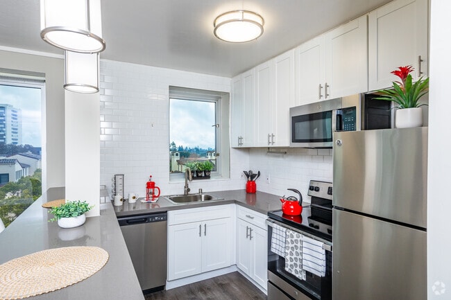 Model 1BR, 1BA - 700SF - Kitchen - Ryan Tower