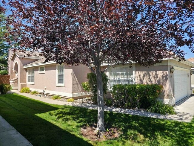 Building Photo - 2-Bedroom, 2-Bath + Den Single-Family Home...