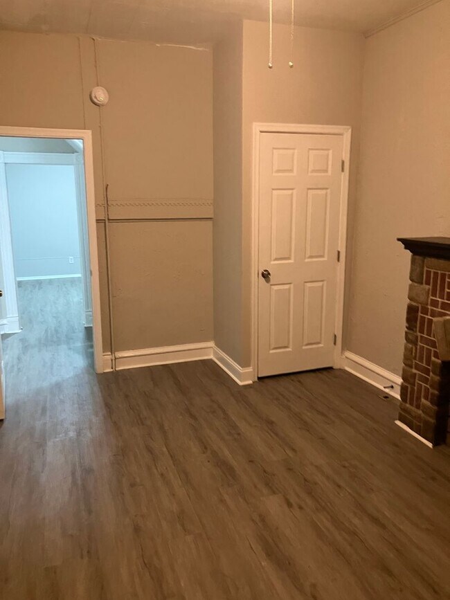 Photo - 7 Bedrooms 3.5 Bathrooms