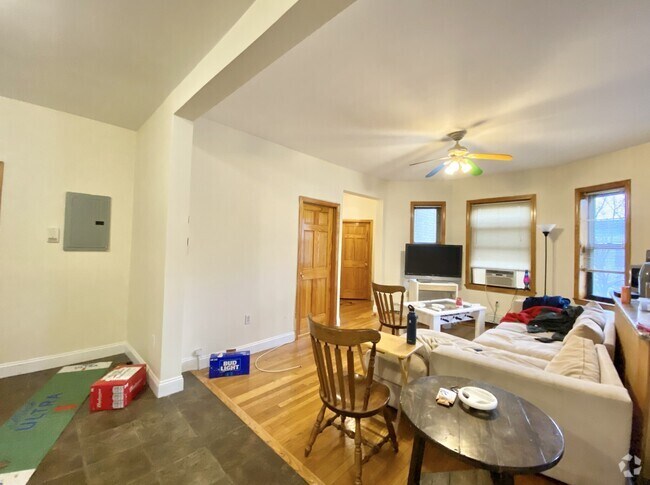 Building Photo - 47 Orkney Rd Unit 2 Rental