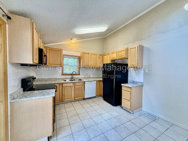 Photo - 405 S 28th Ln