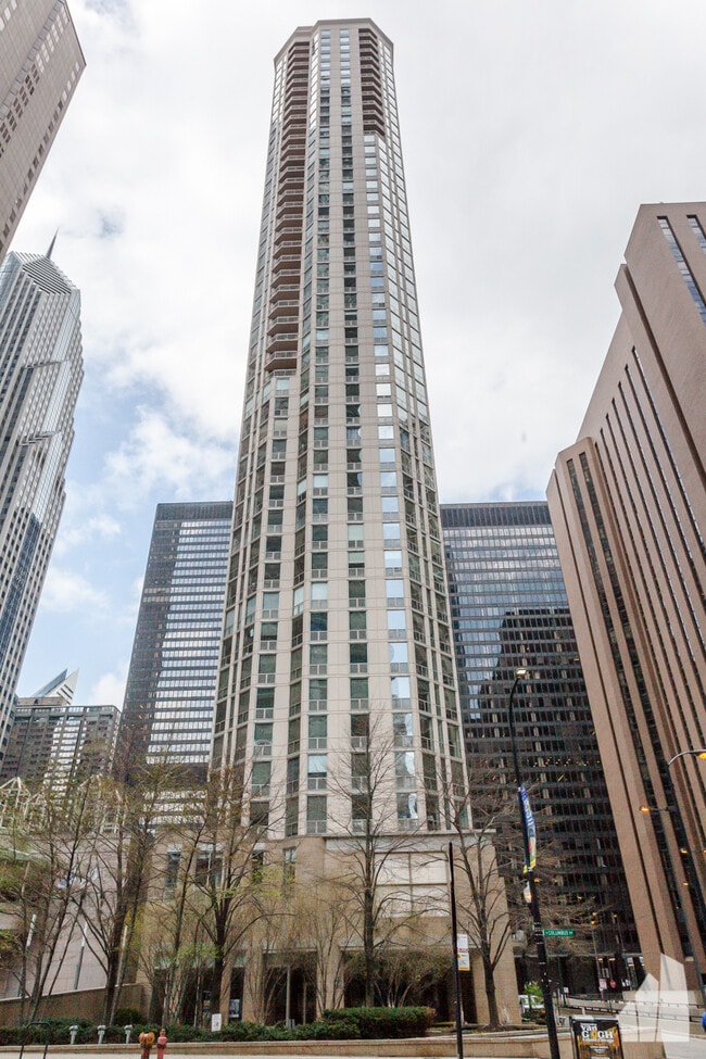 Photo - 222 N Columbus Dr Unidad 1906