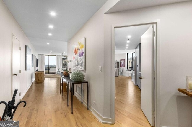 Photo - 2660 Peachtree Rd NW Unit 18H