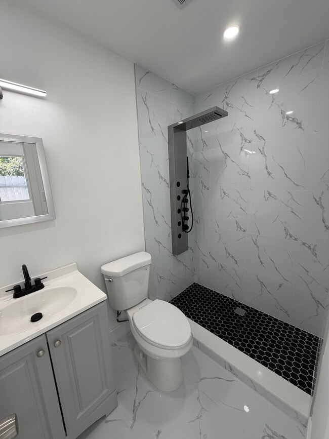 Building Photo - 1741 NW 68th St Unit RR