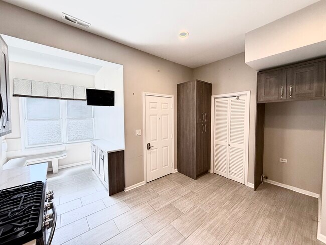 Photo - 1905 W Huron St Unidad 2