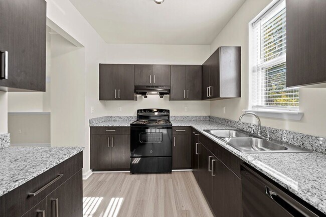 Building Photo - Grand Oaks Apartment Homes