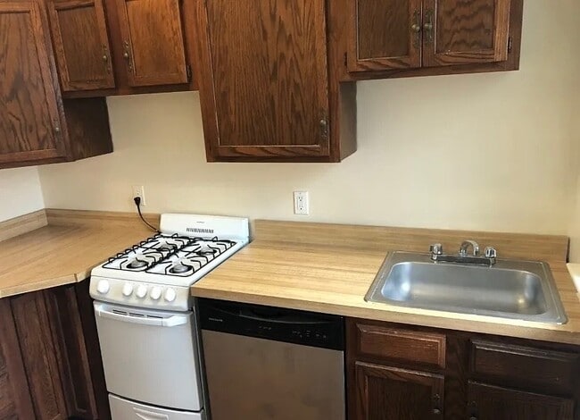 Photo - 570 Bloomfield Ave Unit APT 4