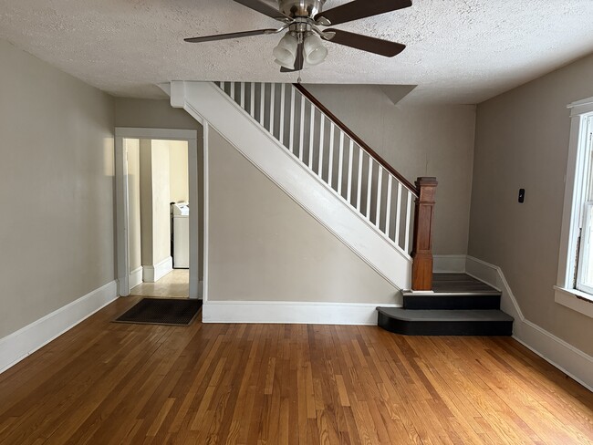 Photo - 914 W King St