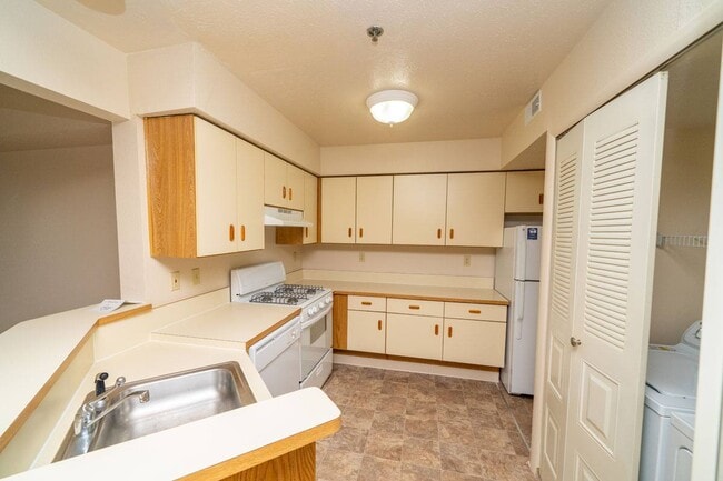 Windmill Lakes Apartments