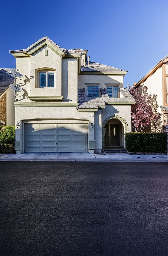 Building Photo - Queensridge Home