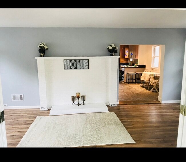 Photo - 137 W Johnson Ave