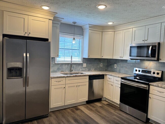 Photo - 306 Circuit Ln