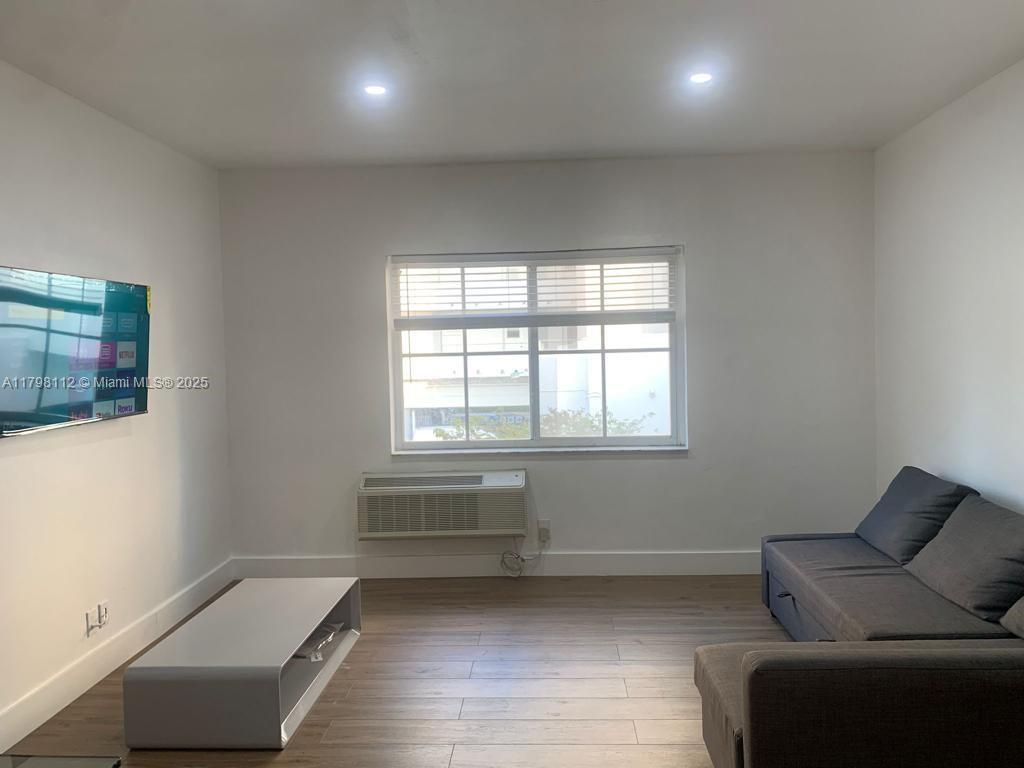 Photo - 8011 Abbott Ave Apartamento Unidad 7