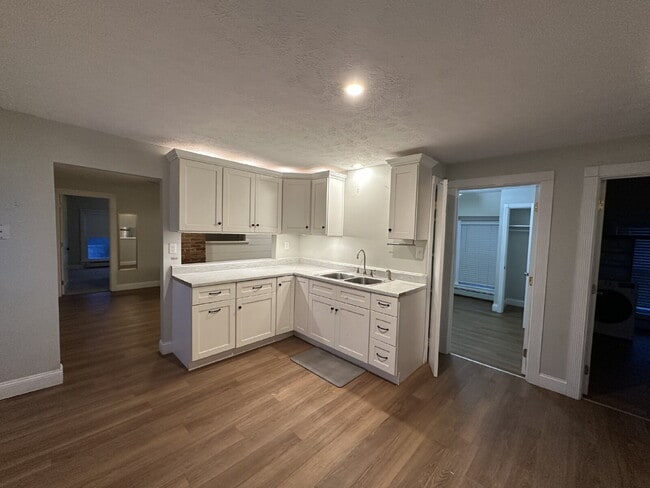 Photo - Charming 2-Bedroom Apartment in Portland's East End! Unit Apartment 3