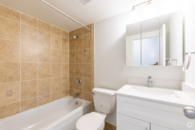 BACHELOR - 400SF - Bathroom - Rosedale East
