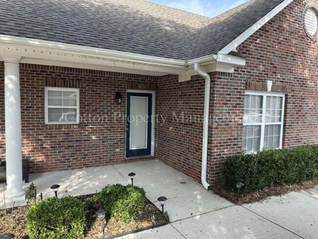 Photo - 207 Hibiscus Way