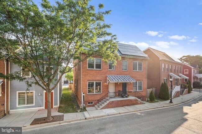 Photo - 29 Lord Nickens St Townhome