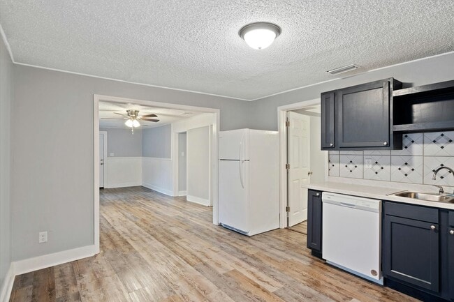 Photo - 1700 Northview Dr