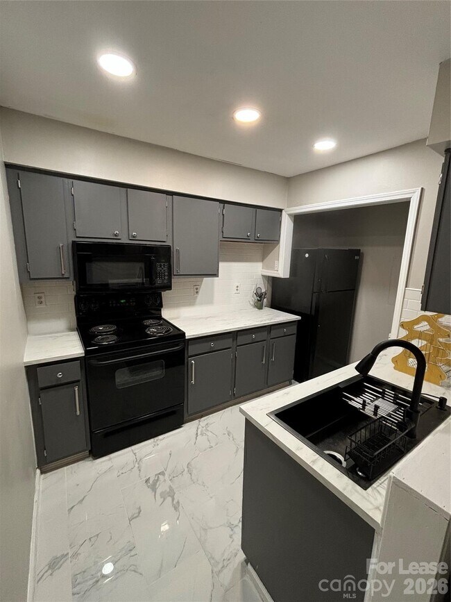 Photo - 11040 Harrowfield Rd