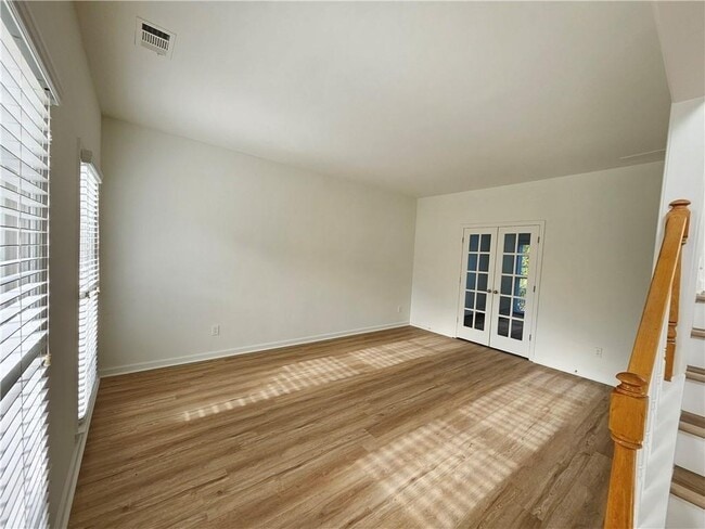 Photo - 435 Stedford Ln